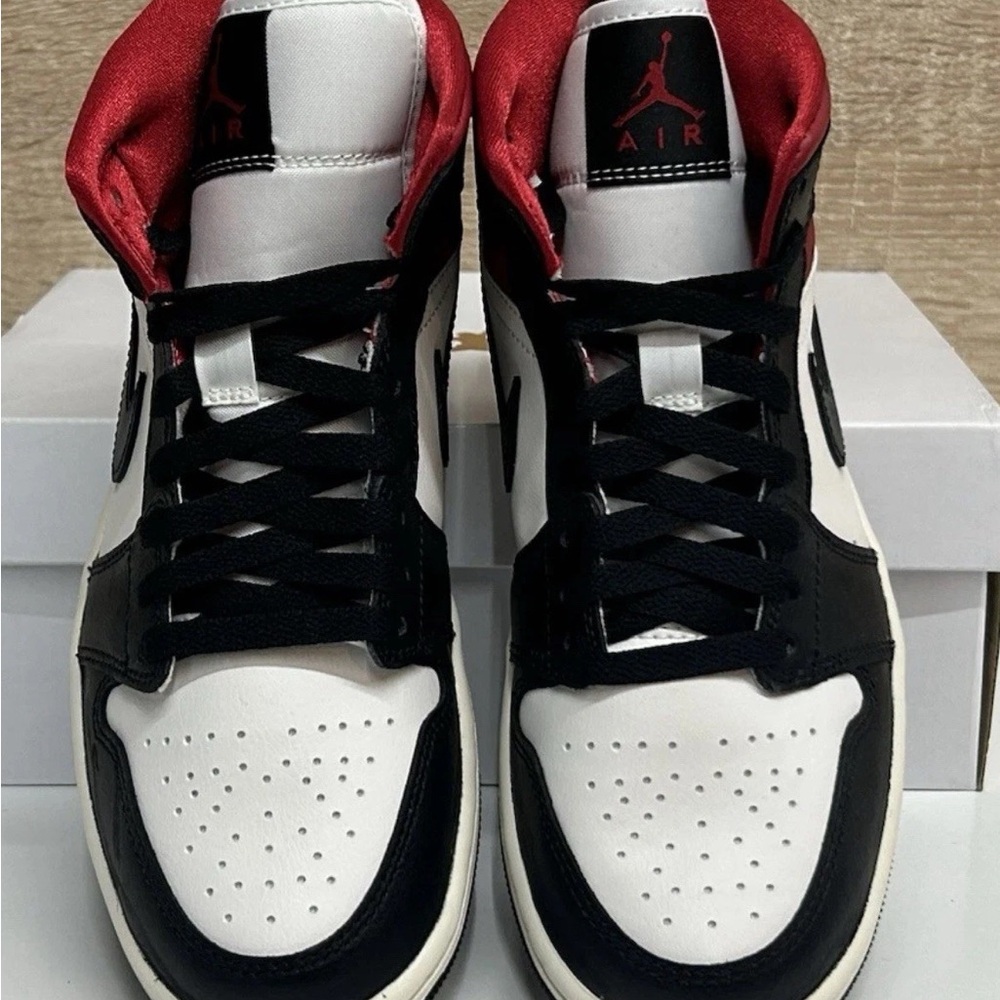 Women’s Nike Air Jordan 1 Mid “Bred” Size-8 Red White Black (BQ6472 051) NEW